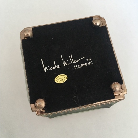 😊Nicole Miller “J” initial Glass Box - Picture 3 of 5